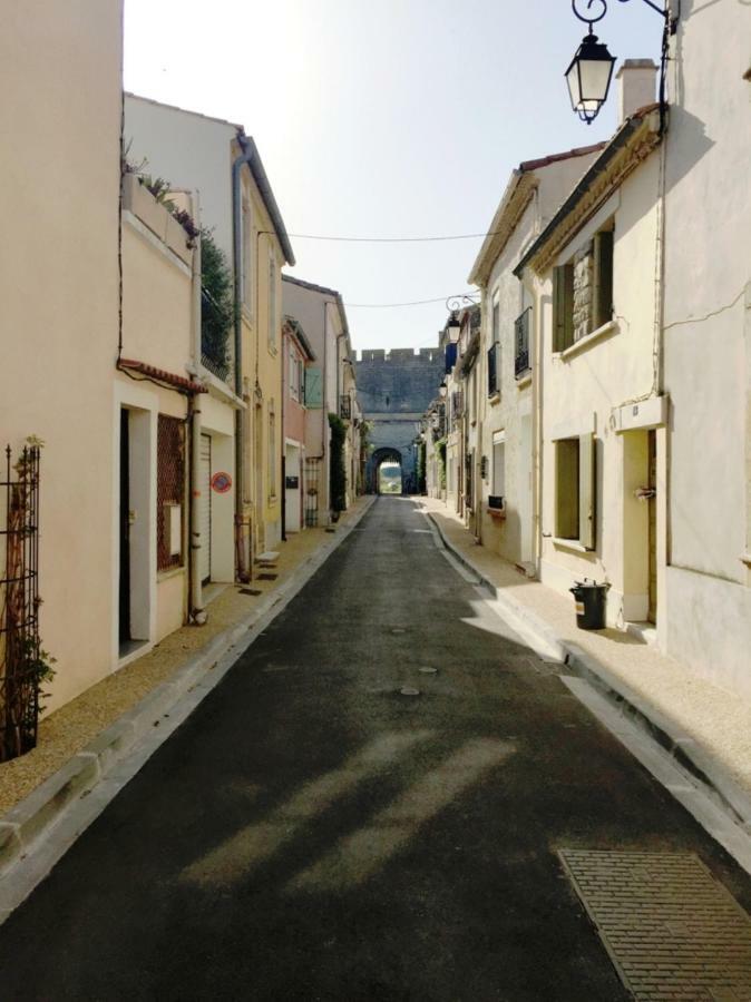 Au Coeur Des Remparts Aigues-Mortes Exterior foto