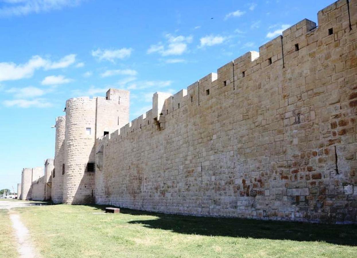 Au Coeur Des Remparts Aigues-Mortes Exterior foto